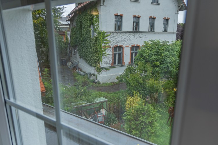 Ausblick aus der Ferienwohnung Dorfzauber in den Garten