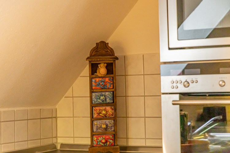 Dekoration mit Eule und Lampe in der Küche